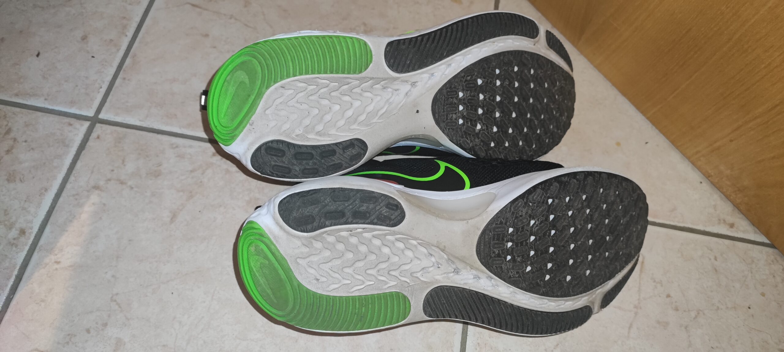 Laufschuhe Nike Gr. 42,5