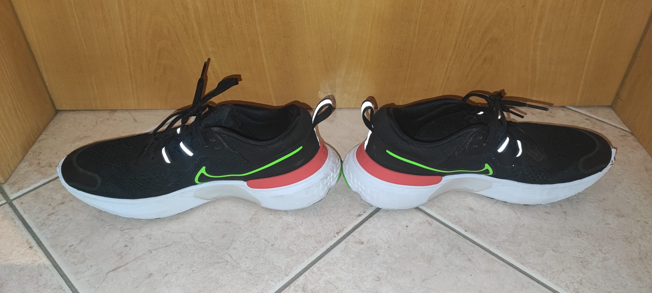 Laufschuhe Nike Gr. 42,5