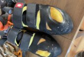 Kletterschuhe, Karabiner & Sicherungsgerät