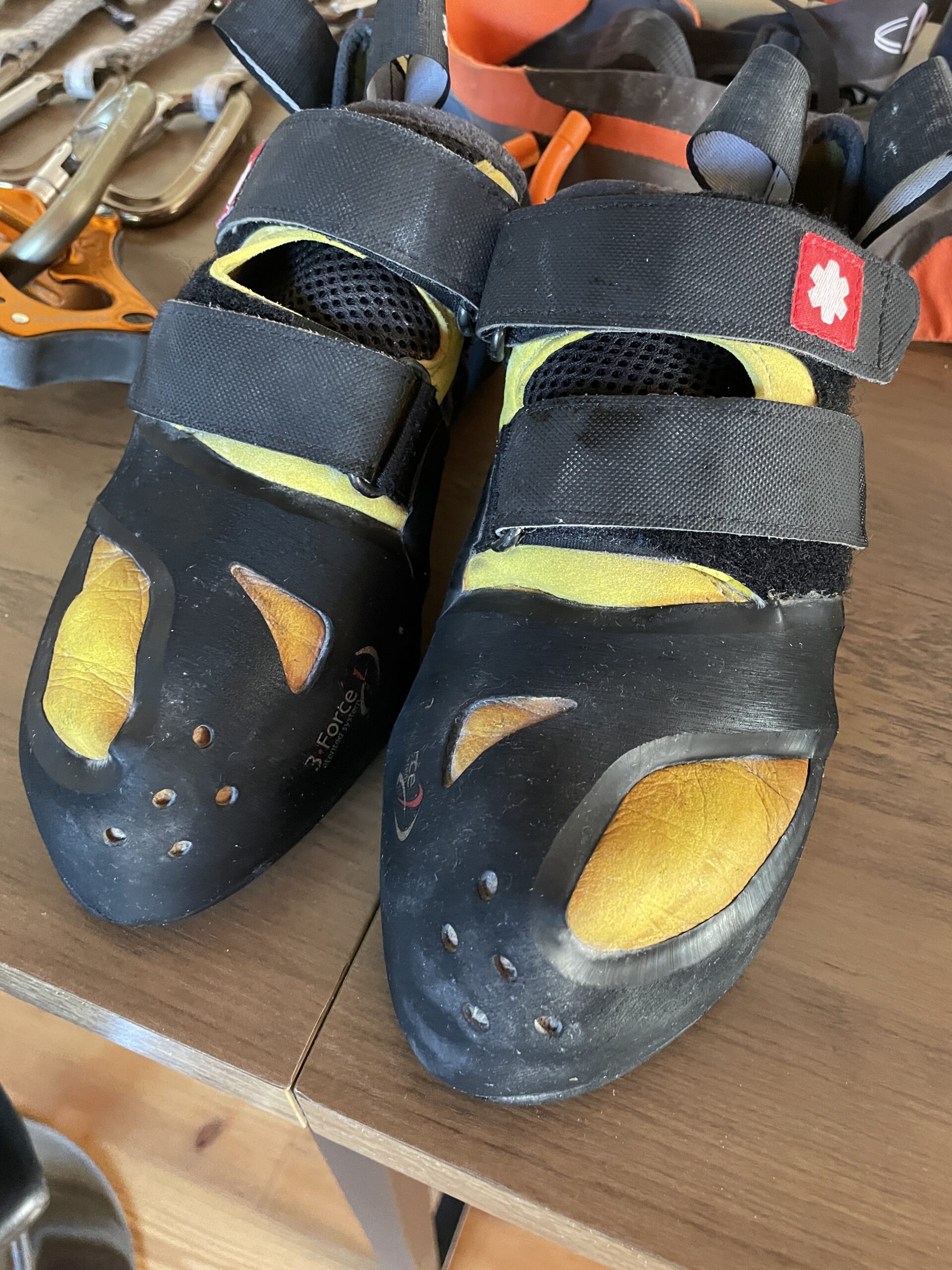 Kletterschuhe, Karabiner & Sicherungsgerät
