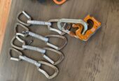 Kletterschuhe, Karabiner & Sicherungsgerät