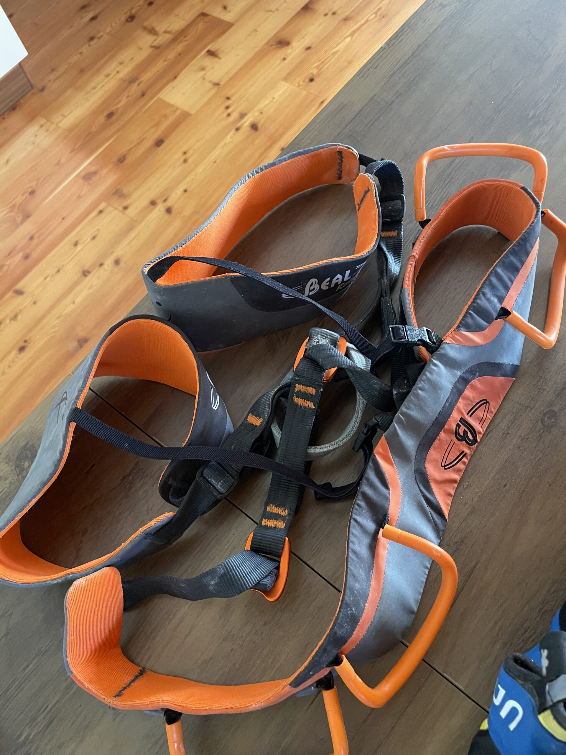 Kletterschuhe, Karabiner & Sicherungsgerät