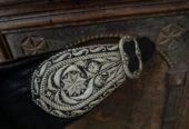 Seltener Tiroler Trachtengürtel mit integrierter Geldkatze – Ende 19. jh, Federkielstickerei