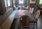 Tische, Stühle, Buffet, Theke, Couch ab sofort kurzfristig günstig zu verkaufen