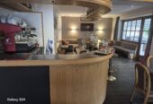 Tische, Stühle, Buffet, Theke, Couch ab sofort kurzfristig günstig zu verkaufen