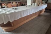 Tische, Stühle, Buffet, Theke, Couch ab sofort kurzfristig günstig zu verkaufen
