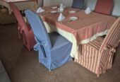 Tische, Stühle, Buffet, Theke, Couch ab sofort kurzfristig günstig zu verkaufen