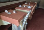 Tische, Stühle, Buffet, Theke, Couch ab sofort kurzfristig günstig zu verkaufen