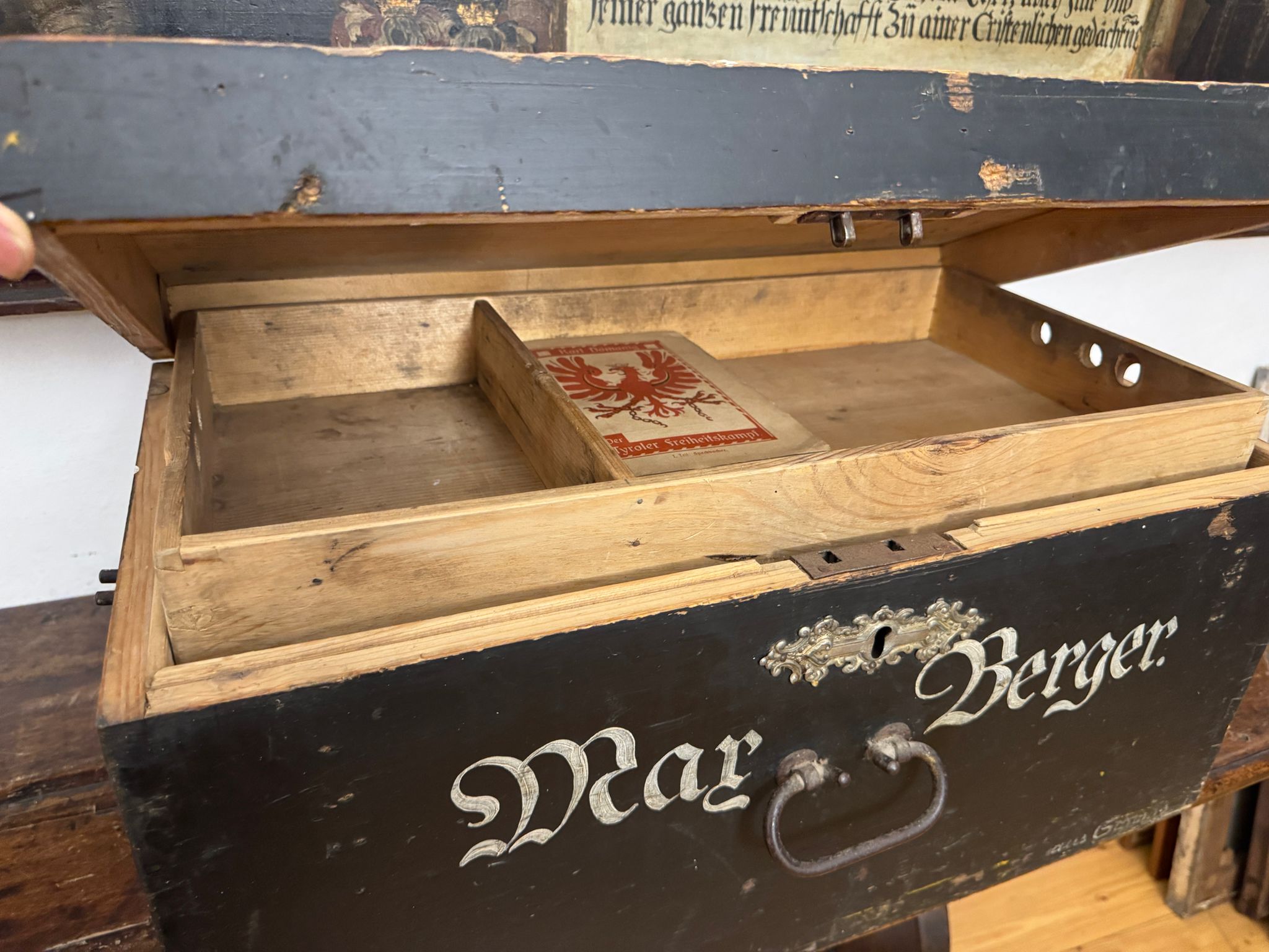 Schöne Kleine alte Tiroler Bauerntruhe wohl um 1900