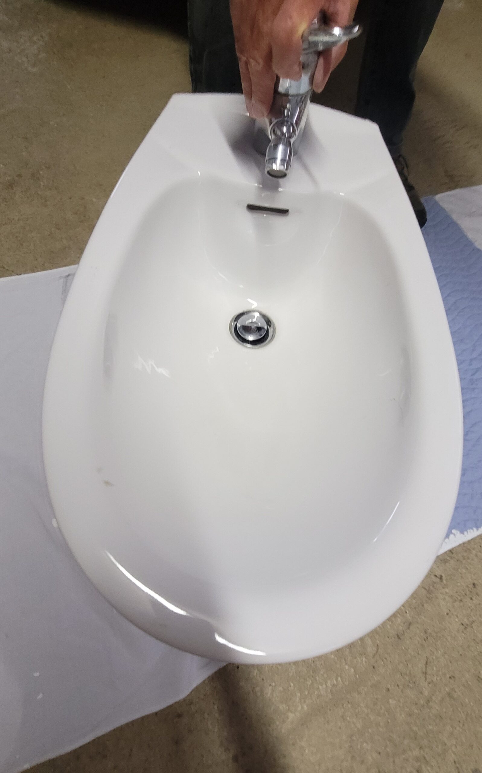 Verkaufe verschiedene Badmöbel+Sanitärobjekte/Vendo vari elementi e arredo per il bagno