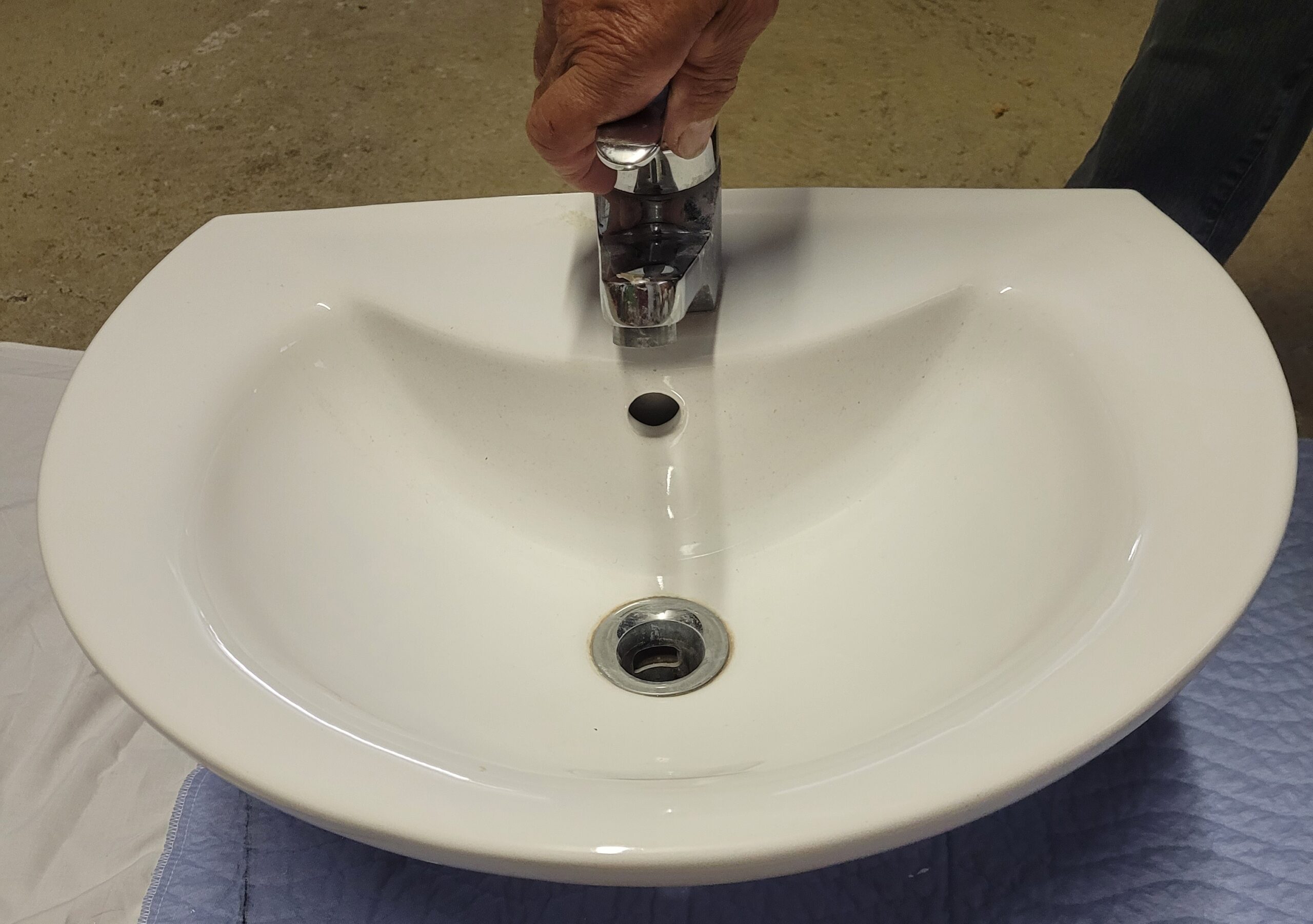Verkaufe verschiedene Badmöbel+Sanitärobjekte/Vendo vari elementi e arredo per il bagno