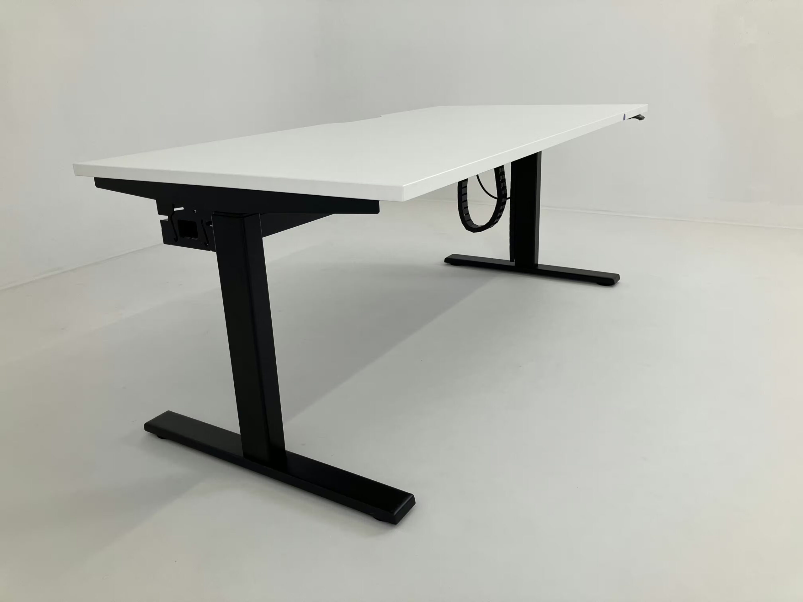 Bene Level Pure Lift Schreibtisch mit elektrischer Höhenverstellung