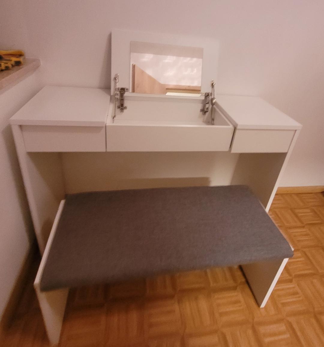 Schminktisch mit Sitzbank, Spiegel und Stauraum/Mobile toeletta con panca, specchio e contenitore