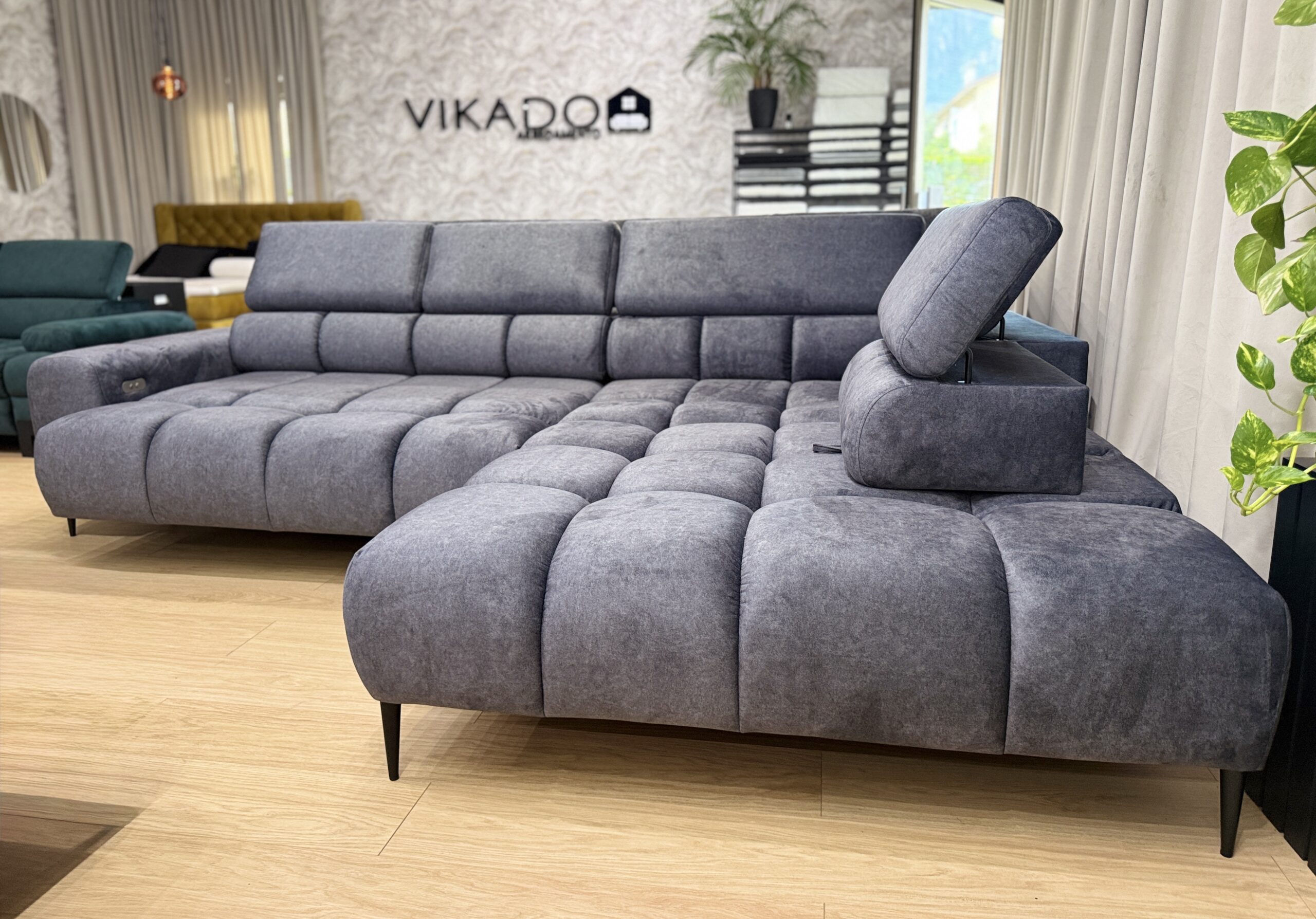 Modernes Ecksofa mit elektrischer Sitztiefenverstellung – sofort verfügbar