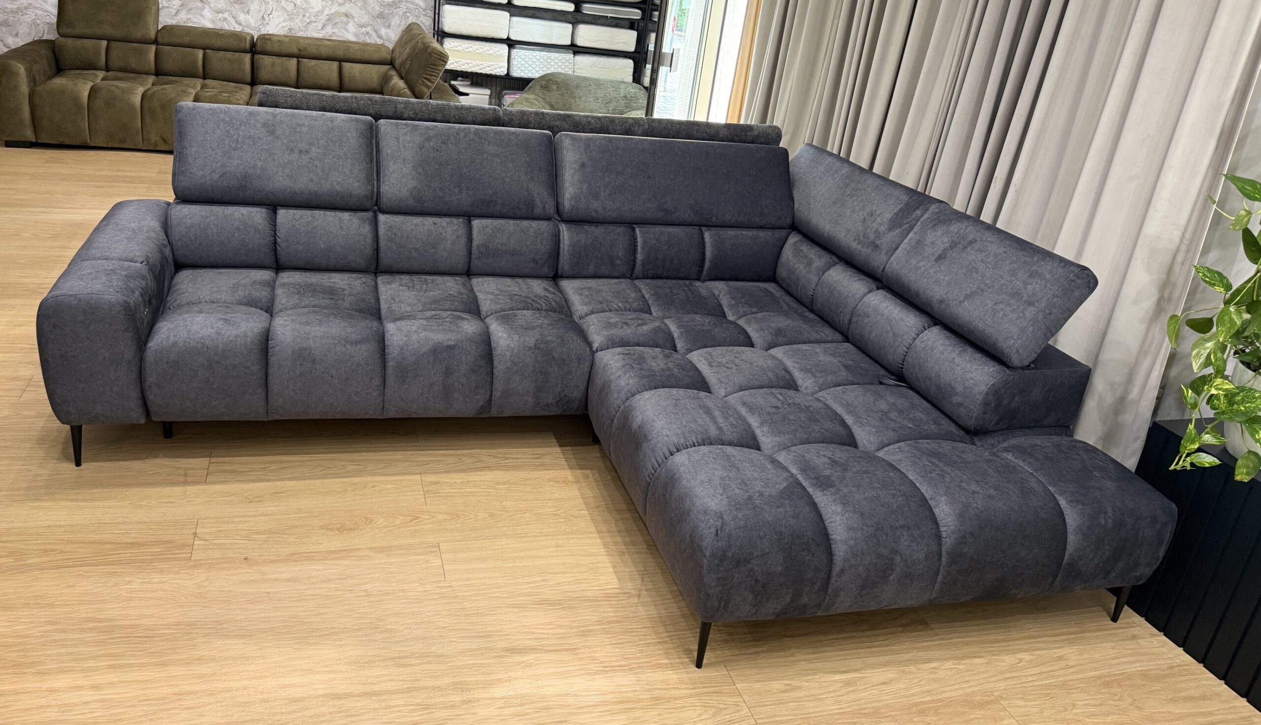 Modernes Ecksofa mit elektrischer Sitztiefenverstellung – sofort verfügbar