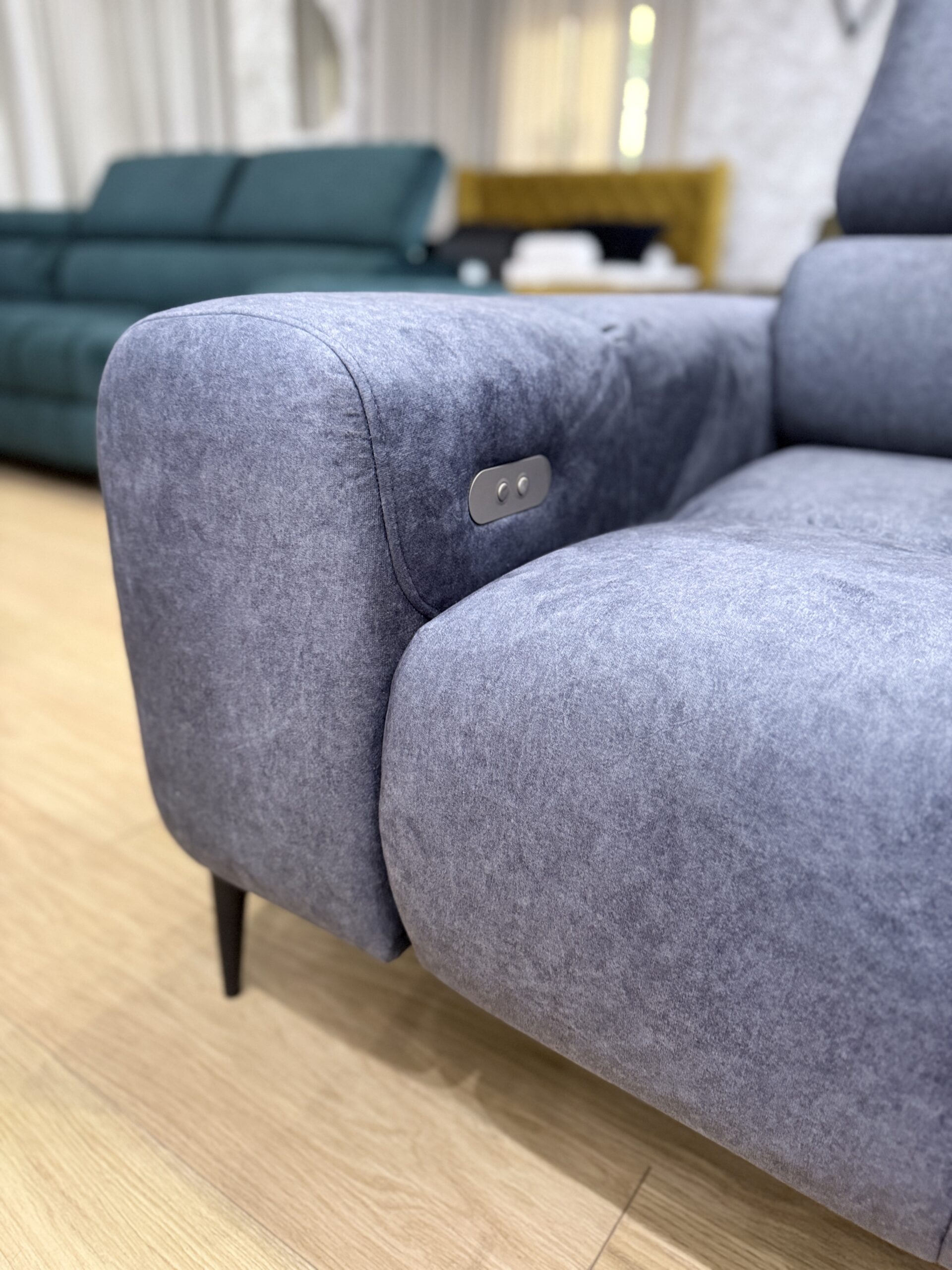 Modernes Ecksofa mit elektrischer Sitztiefenverstellung – sofort verfügbar