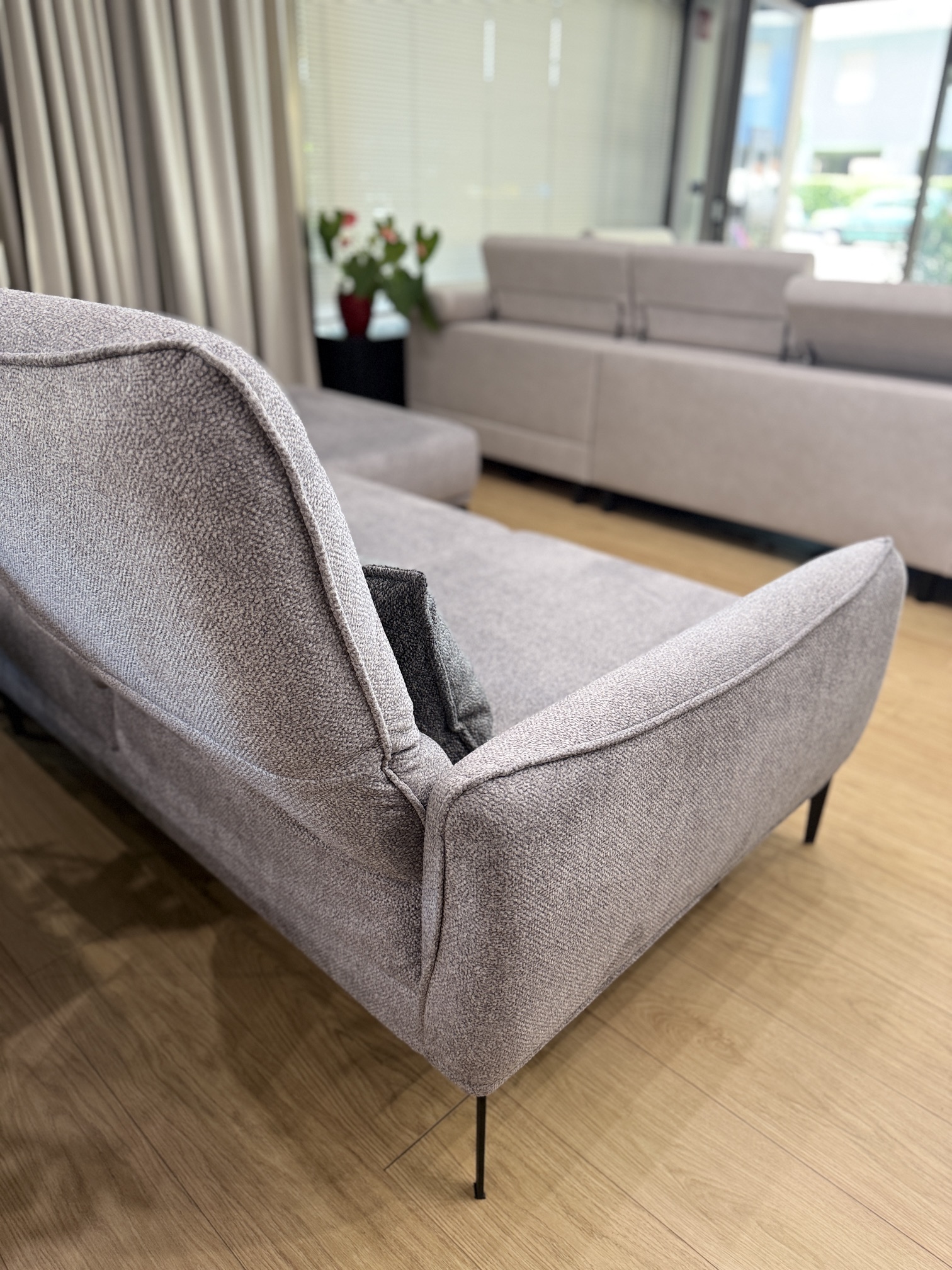 Ecksofa mit verschiebbaren Rückenlehnen – sofort verfügbar