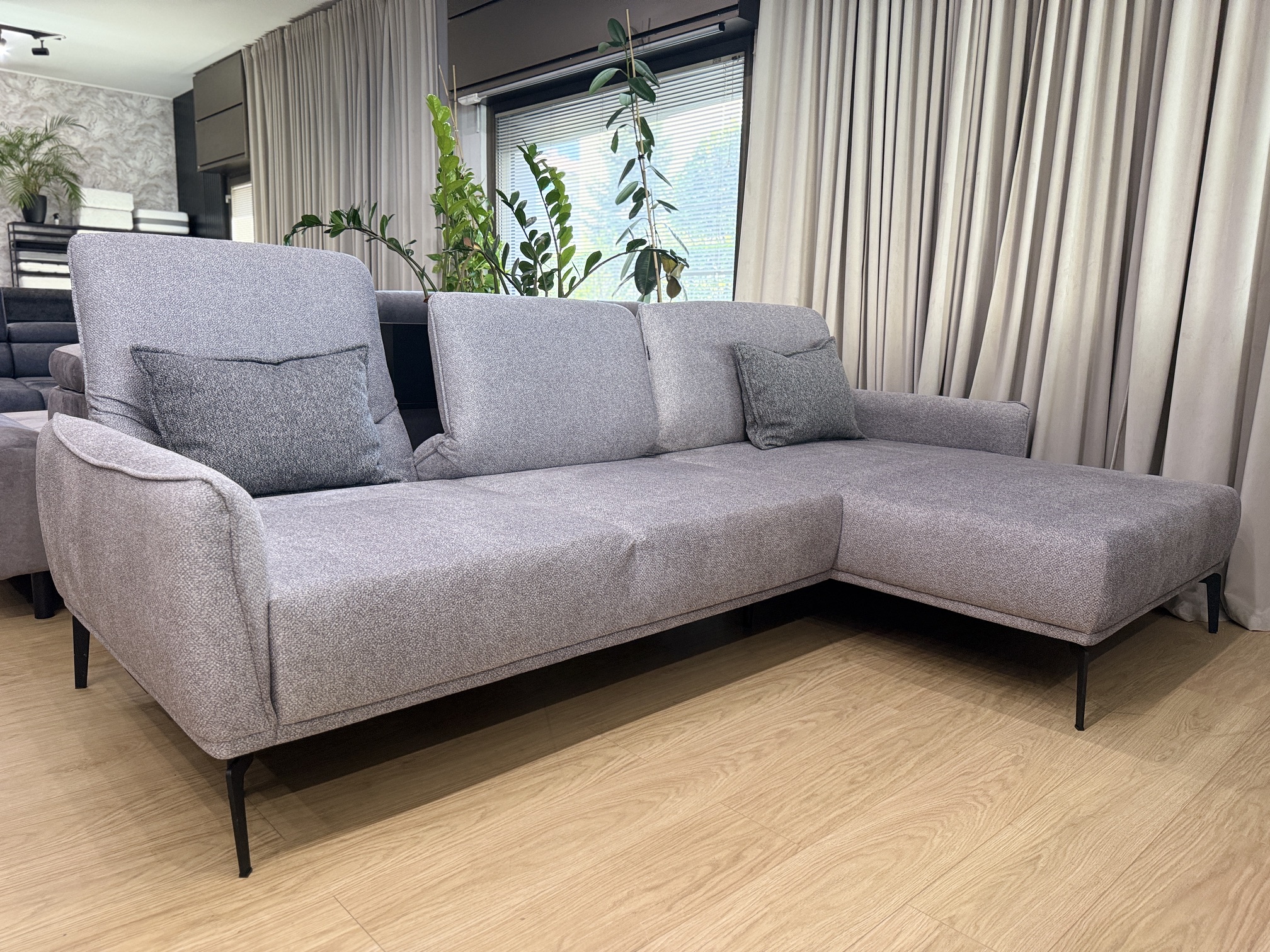 Ecksofa mit verschiebbaren Rückenlehnen – sofort verfügbar