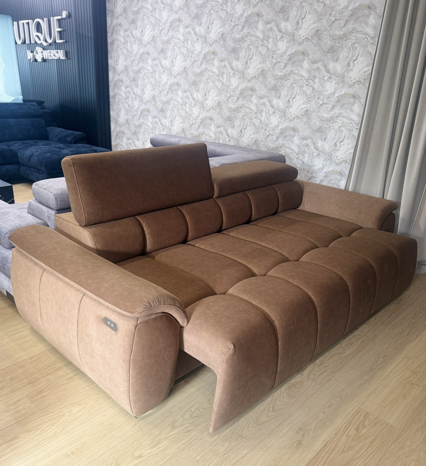 ALVIN 4-Sitzer Sofa 248 cm – elektrisch ausziehbar – sofort verfügbar
