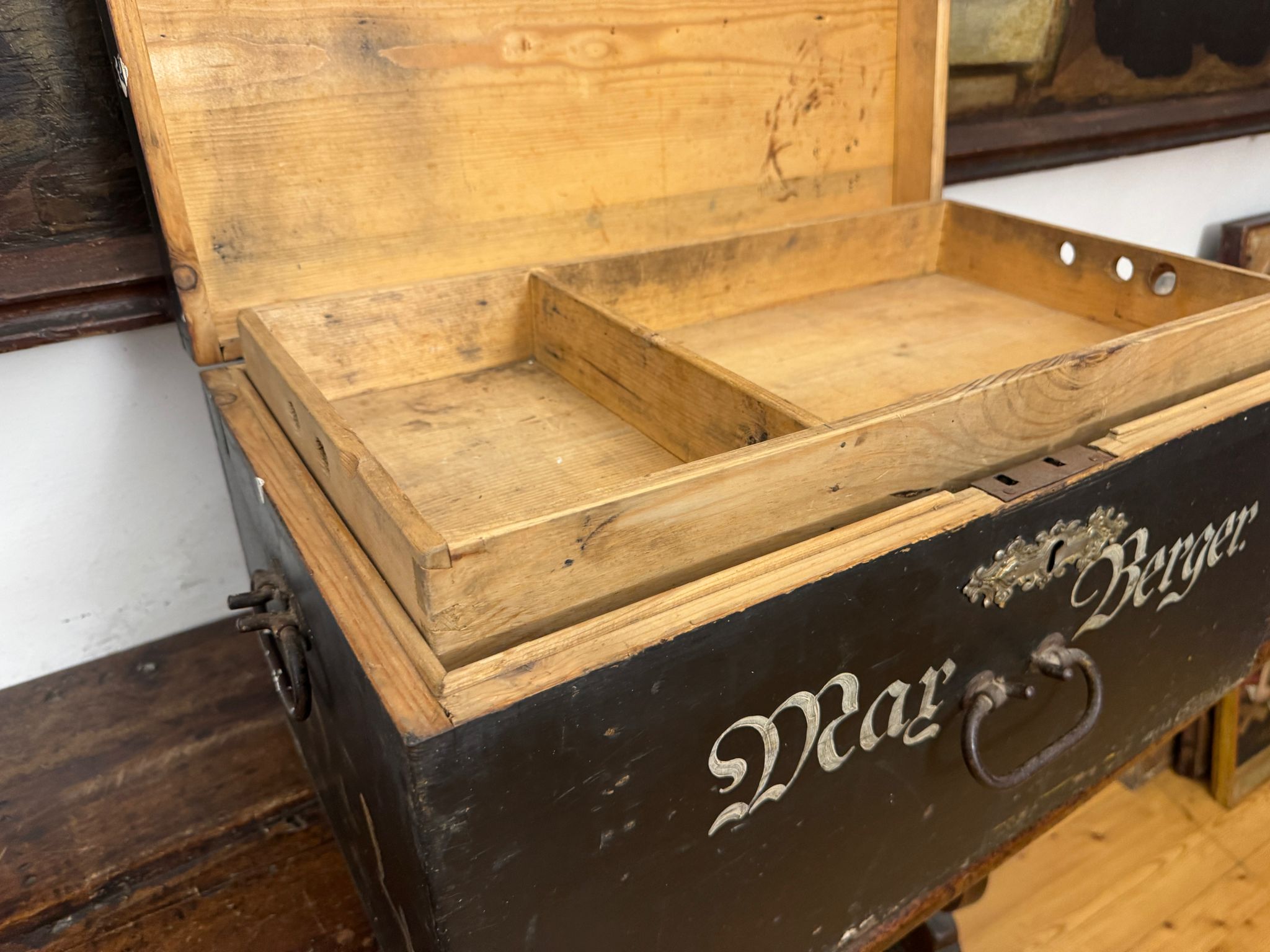 Schöne Kleine alte Tiroler Bauerntruhe wohl um 1900