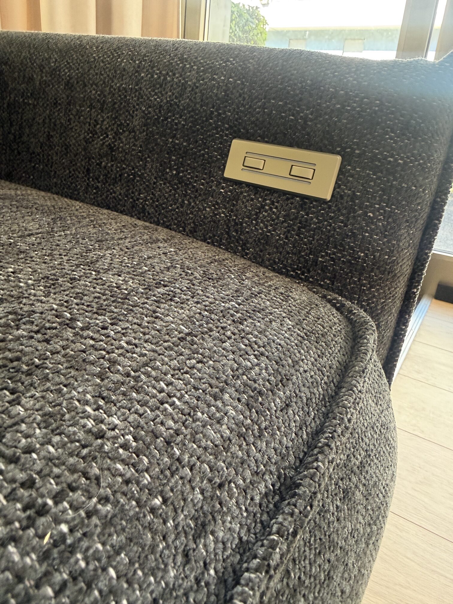 Ecksofa MANGO mit Maxi-Auszug & Stauraum – sofort verfügbar