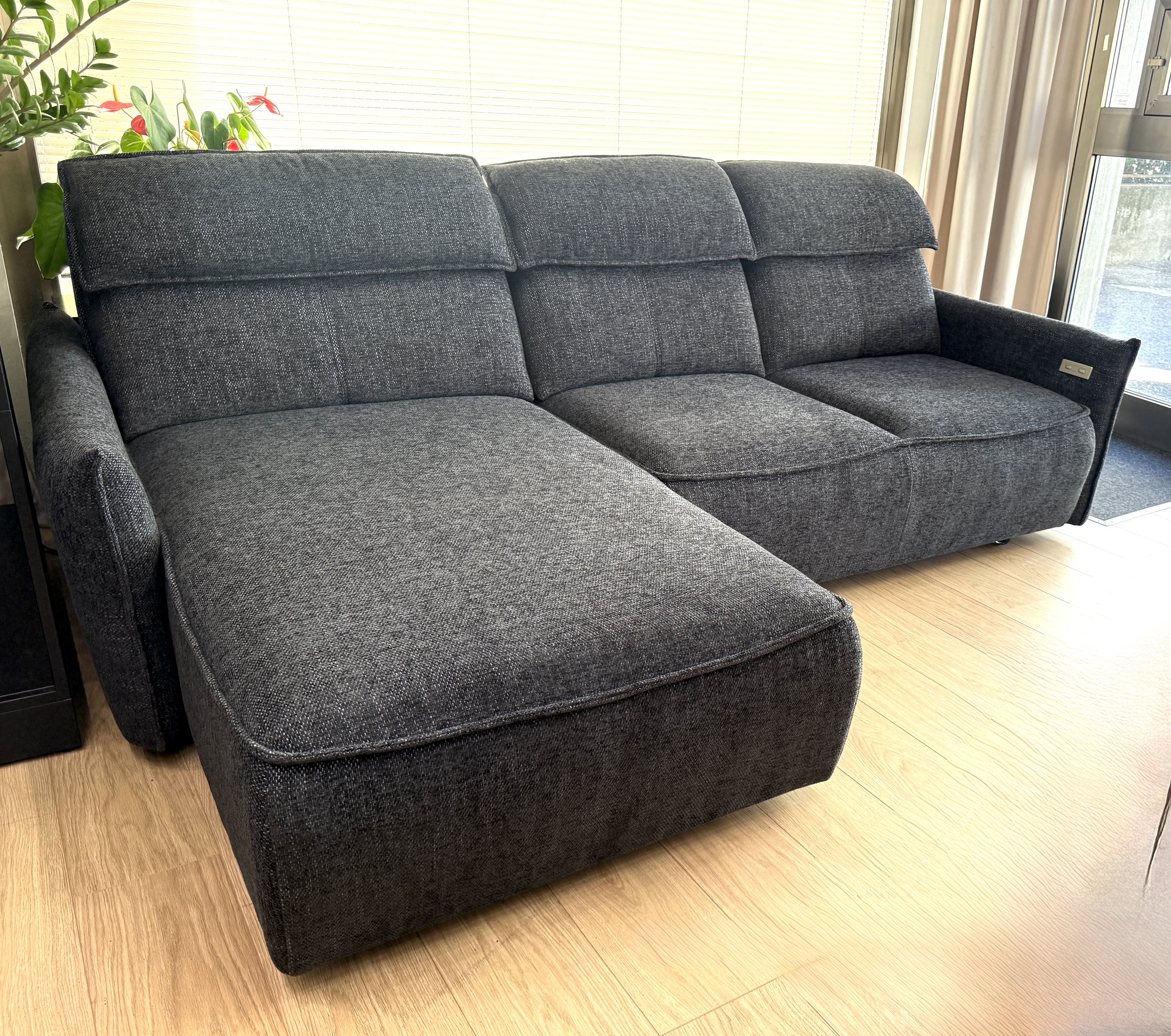 Ecksofa MANGO mit Maxi-Auszug & Stauraum – sofort verfügbar