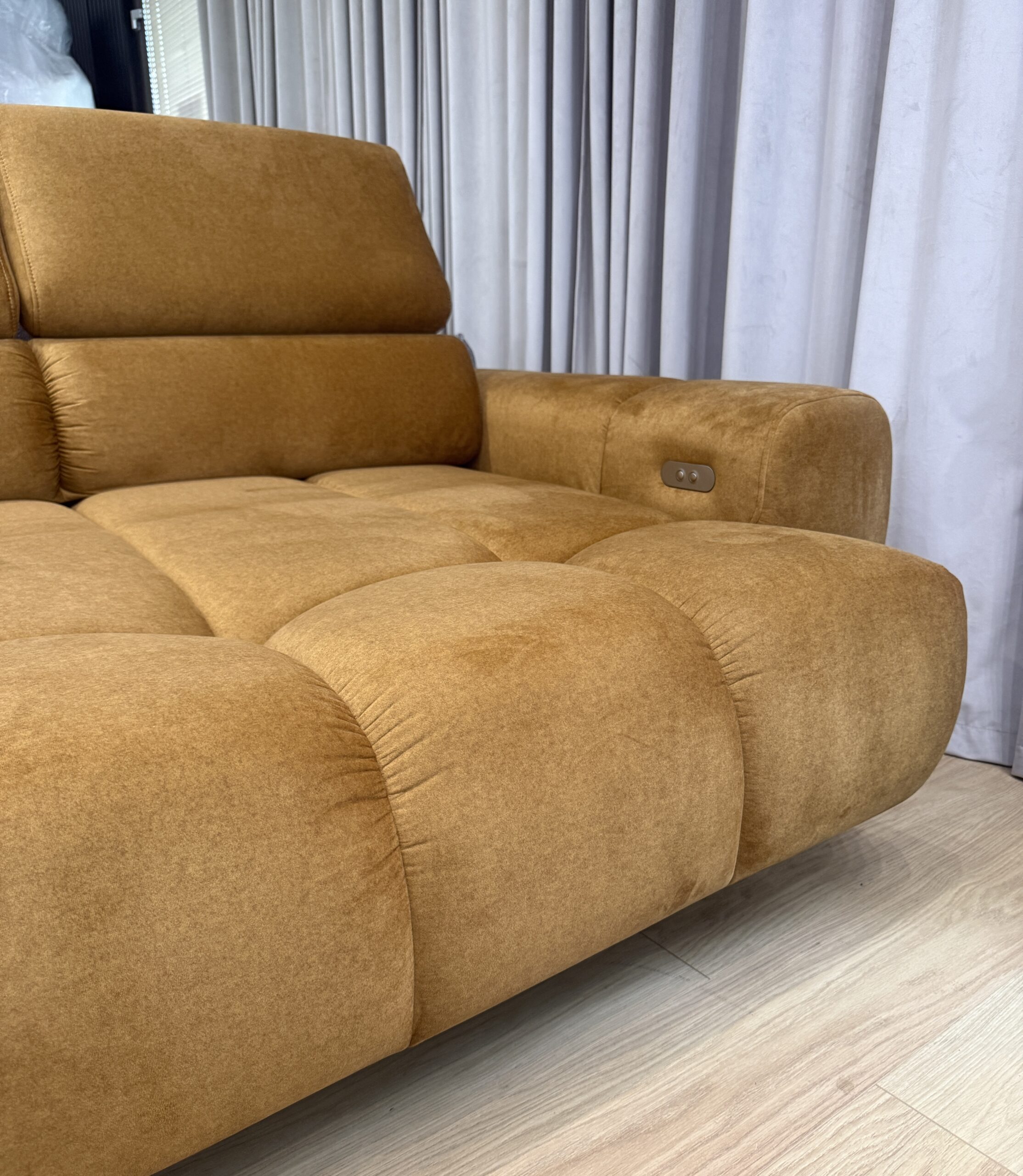 Modernes Ecksofa PLAZA mit elektrischem Sitzauszug – sofort verfügbar