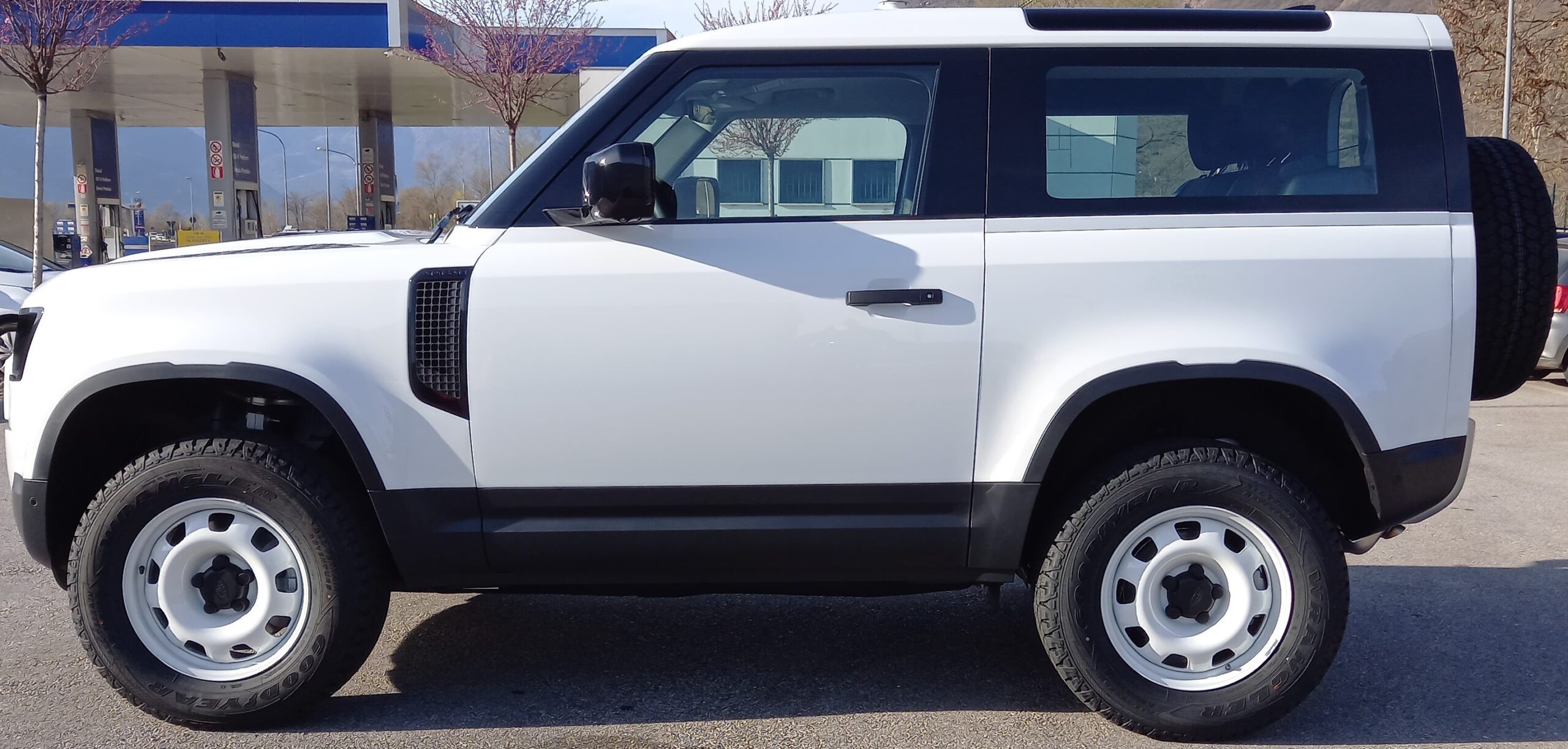 Verkaufe Land Rover Defender 90