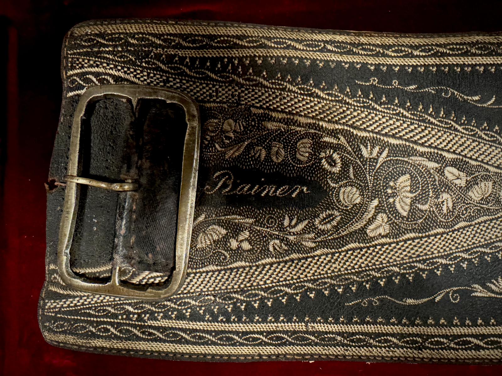 Historischer Südtiroler Blattlranzen – prachtvolle Federkielstickerei des 19. Jahrhunderts