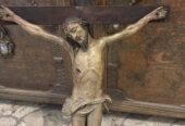 Schön geschnitzes antikes Tiroler Stubenkreuz