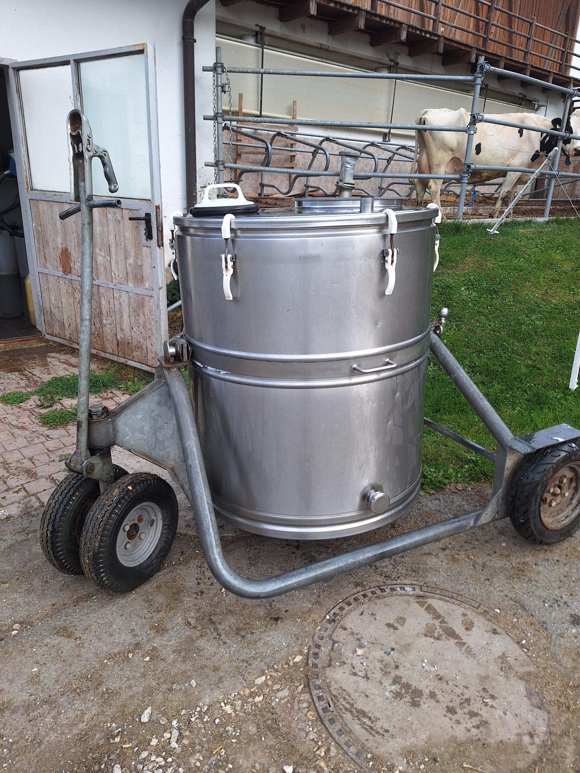 Milchtank 580L mit Transportwagen