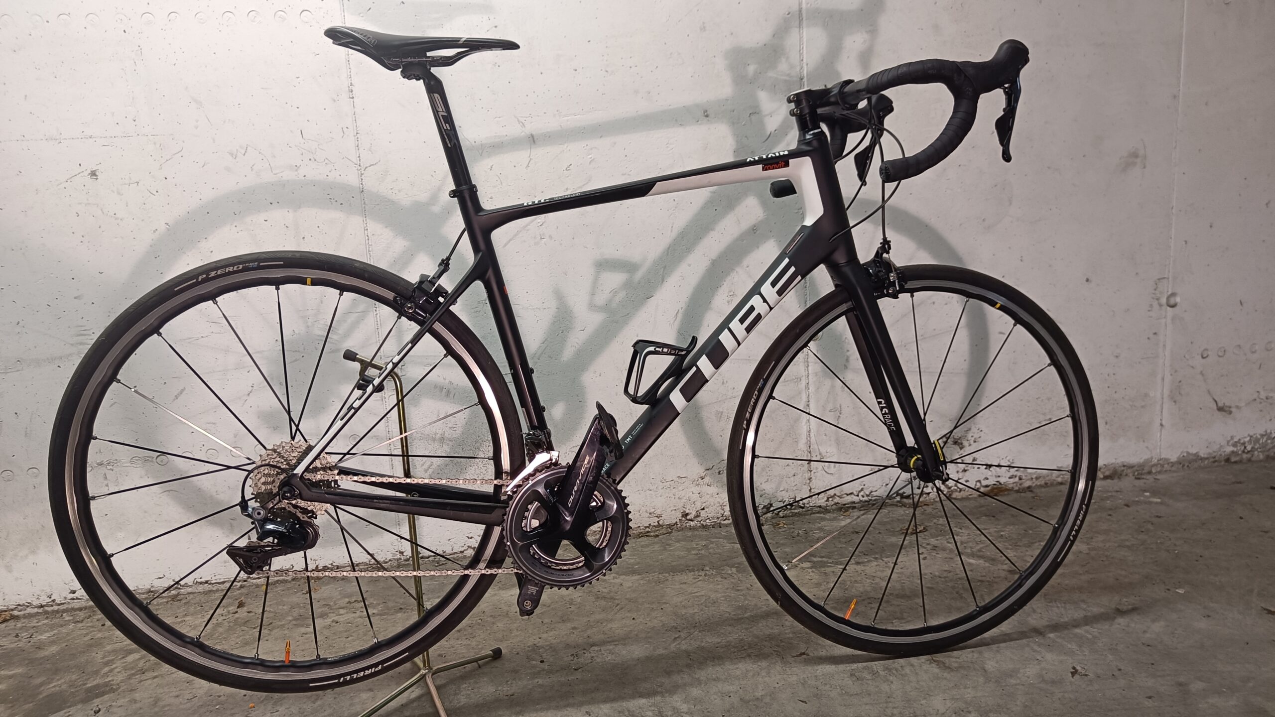 Top rennrad 58″ Gr. L Rennrad Dura Ace 7,4kg Ksyrium usw