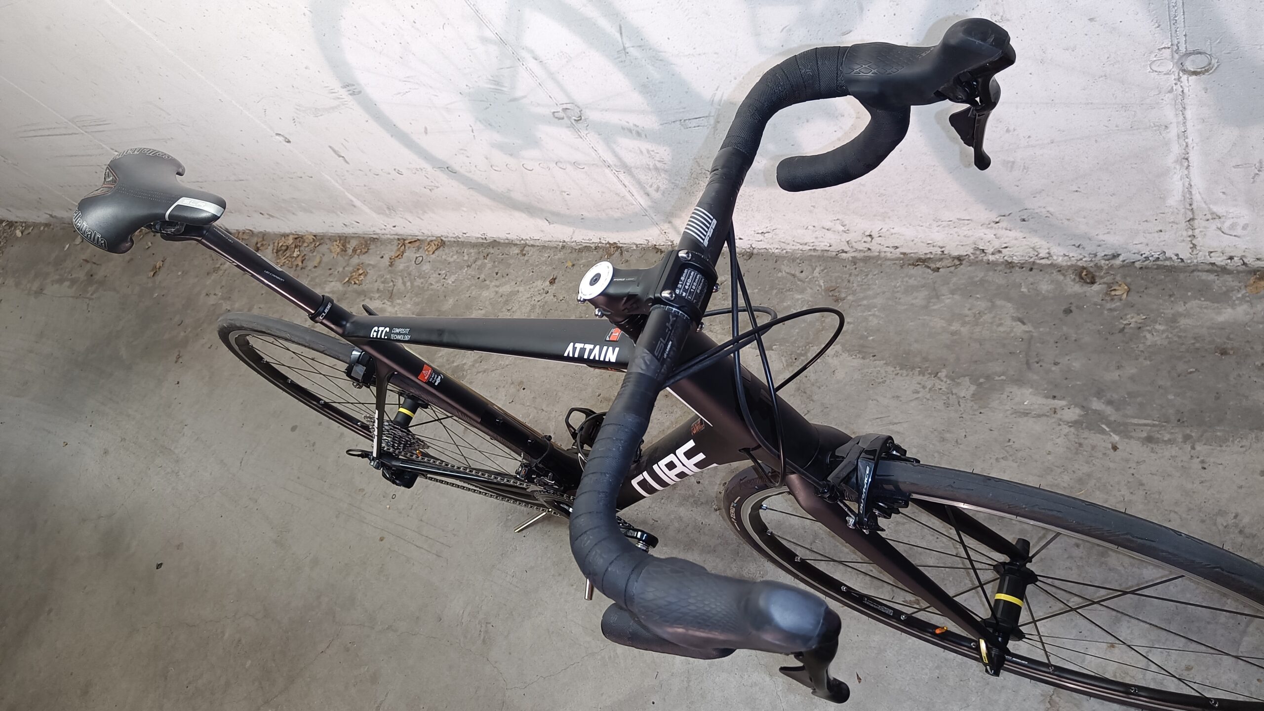Top rennrad 58″ Gr. L Rennrad Dura Ace 7,4kg Ksyrium usw