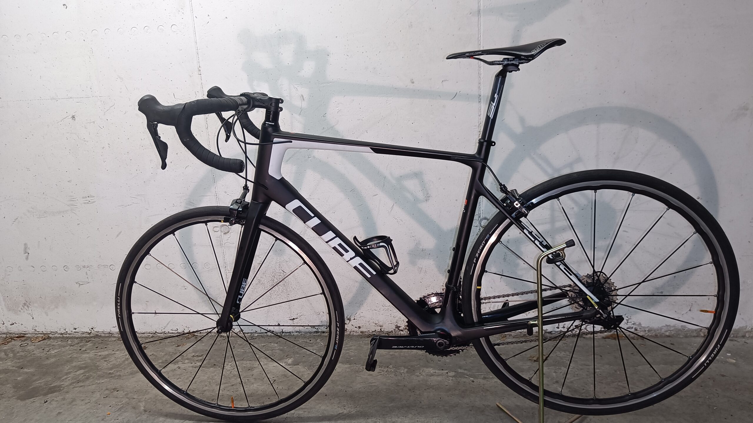 Top rennrad 58″ Gr. L Rennrad Dura Ace 7,4kg Ksyrium usw