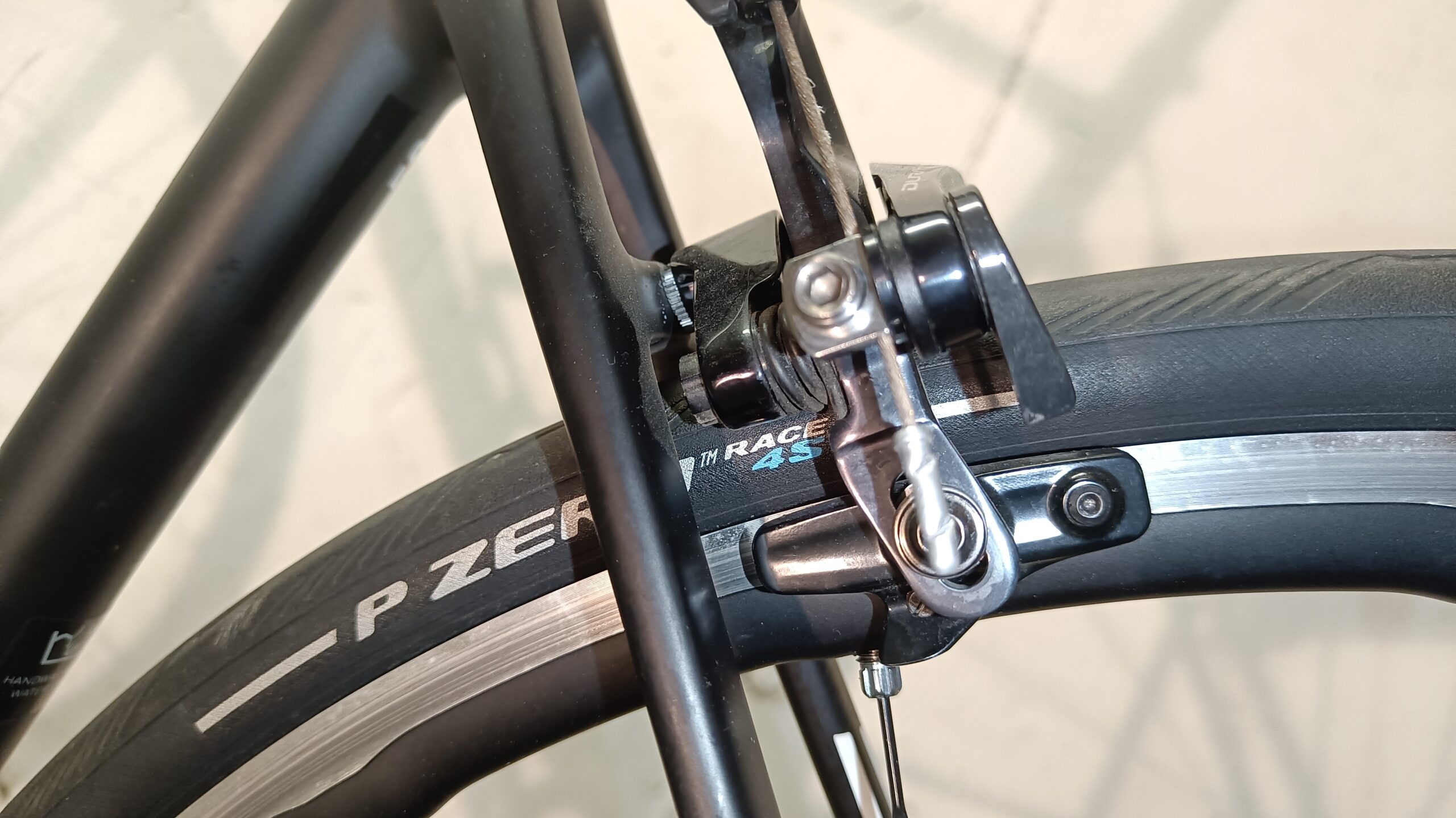 Top rennrad 58″ Gr. L Rennrad Dura Ace 7,4kg Ksyrium usw
