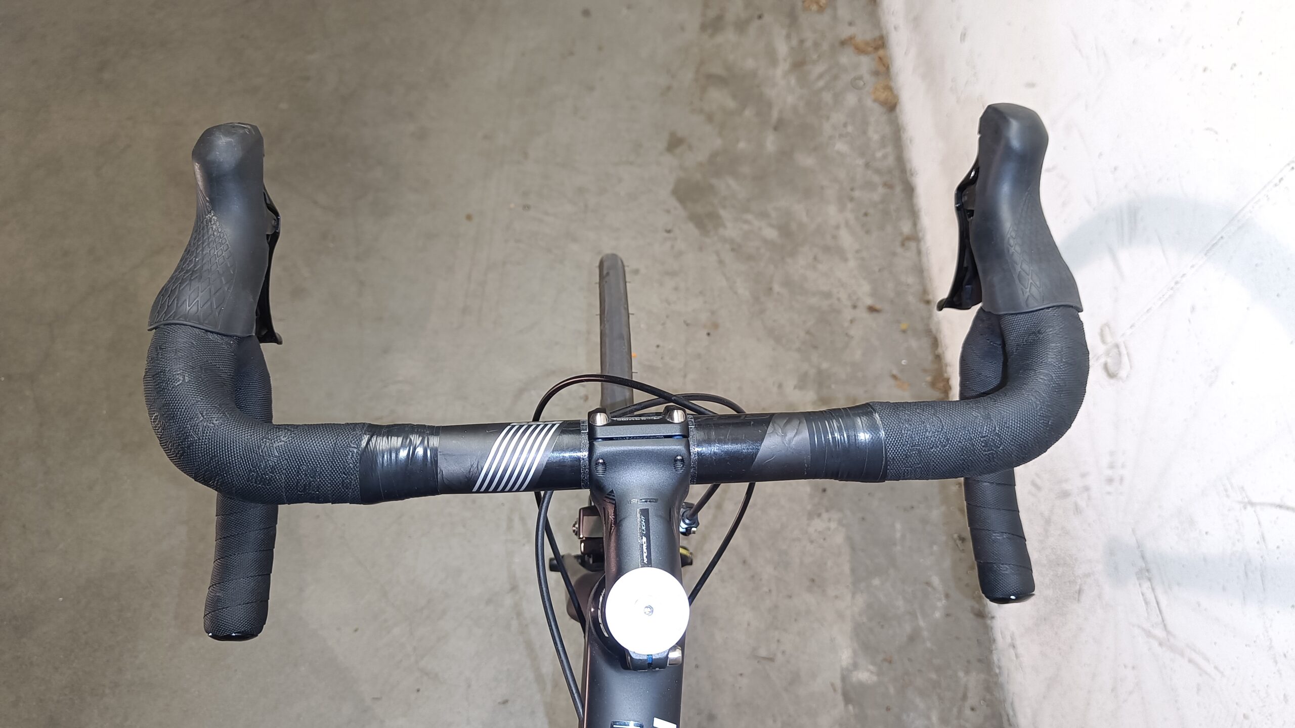 Top rennrad 58″ Gr. L Rennrad Dura Ace 7,4kg Ksyrium usw